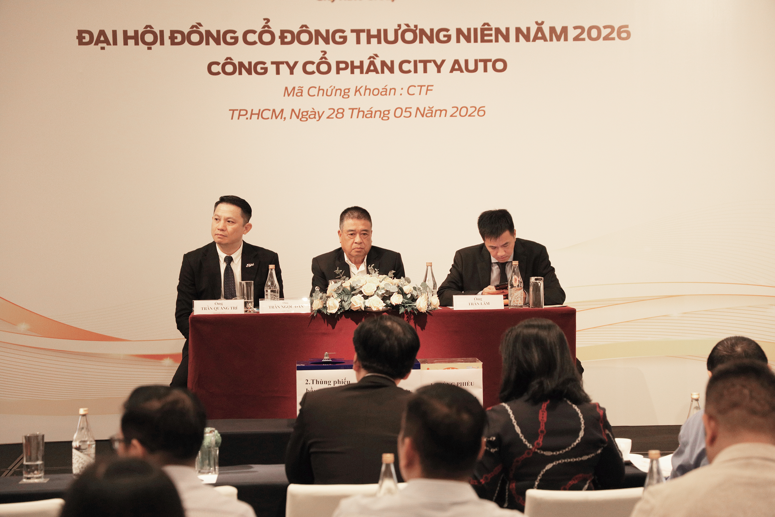 Ford - Quan hệ cổ đông 2