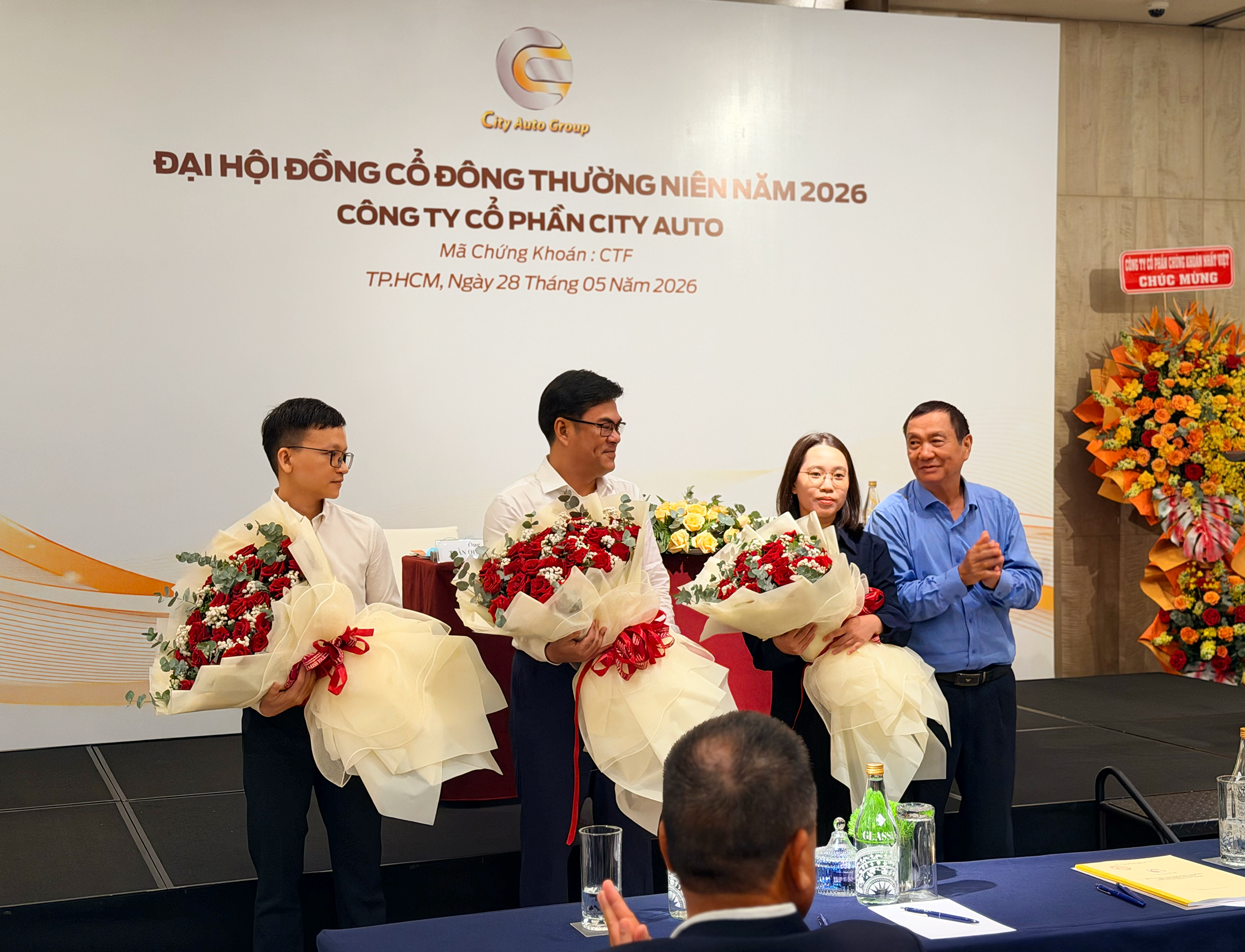 Ford - Quan hệ cổ đông 4