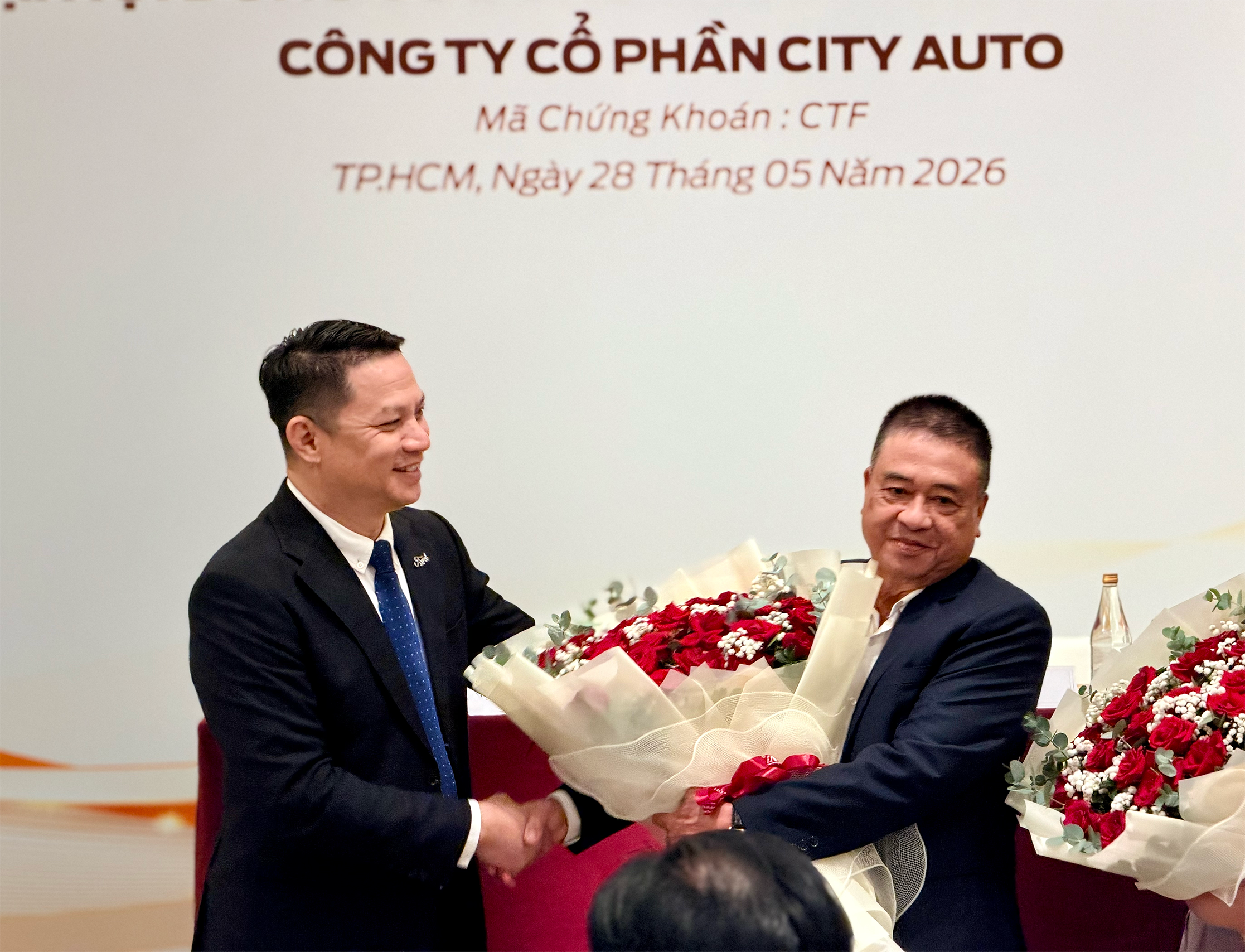 Ford - Quan hệ cổ đông 5