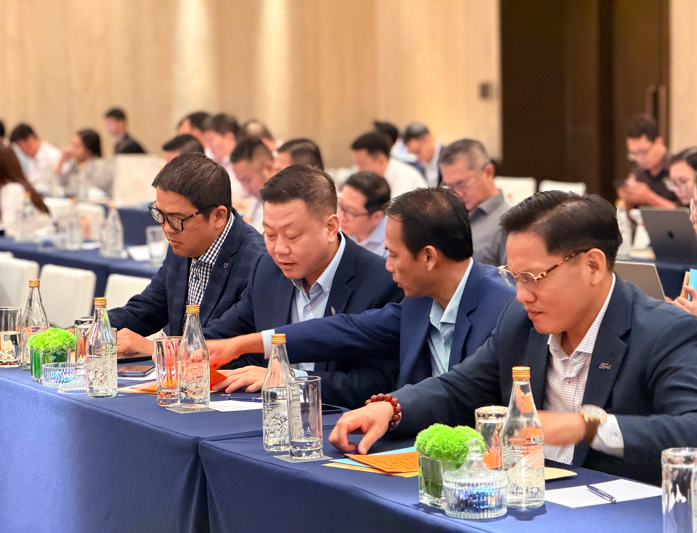 Ford - Quan hệ cổ đông 6